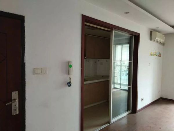 上海姑娘好疯狂!60㎡小户型竟有10组收纳柜,二室旧房还装出宽敞与轻奢感