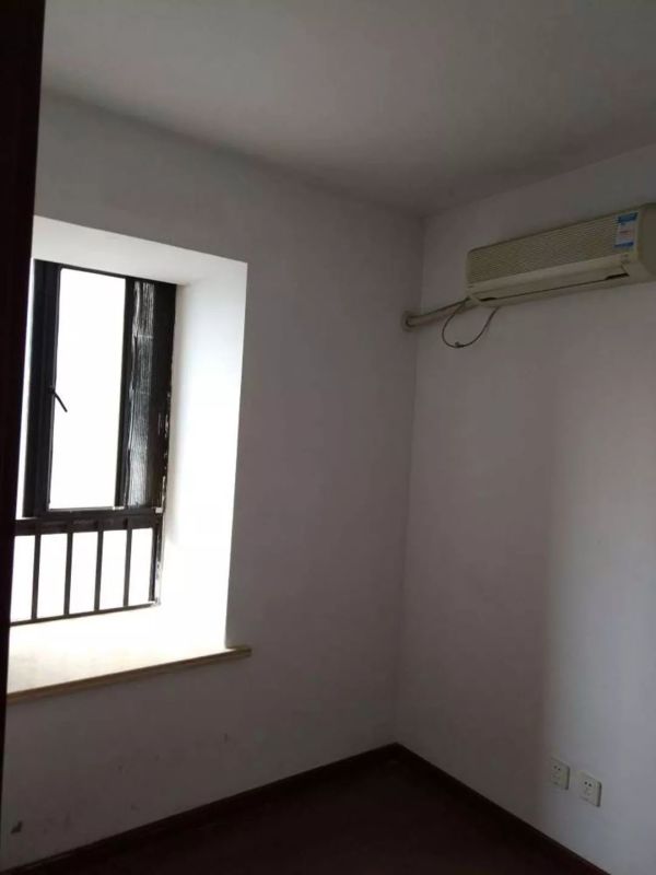 上海姑娘好疯狂!60㎡小户型竟有10组收纳柜,二室旧房还装出宽敞与轻奢感