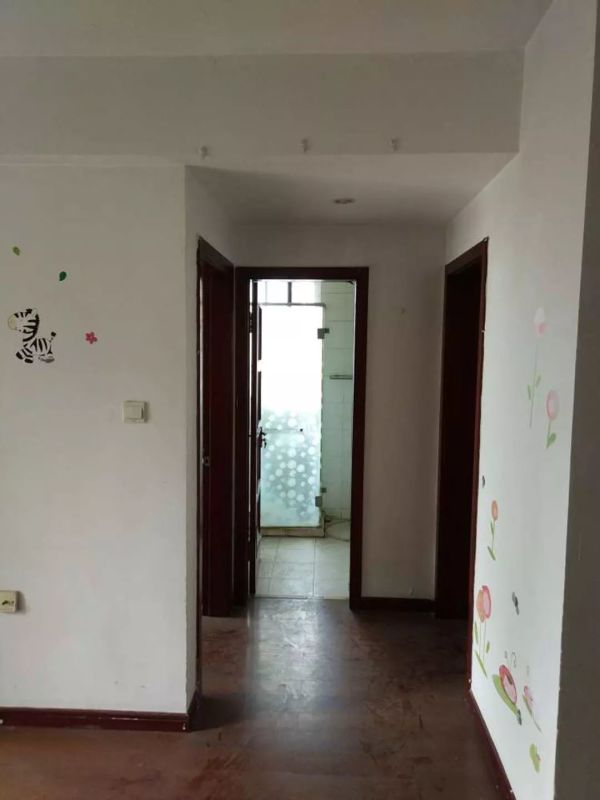 上海姑娘好疯狂!60㎡小户型竟有10组收纳柜,二室旧房还装出宽敞与轻奢感
