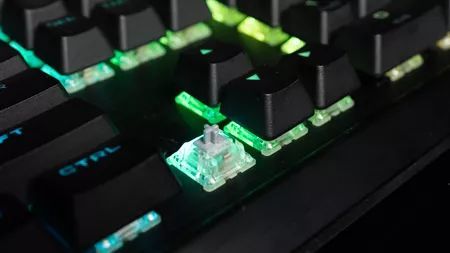 美商海盗船K95 RGB Platinum XT机械键盘体验：更好的键帽，为主播而优化