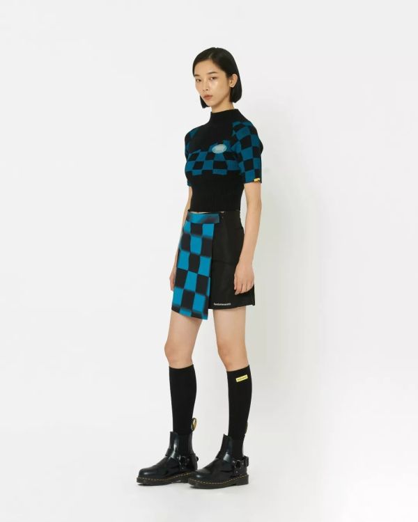 潮闻快食 | Burberry释出AirPods豹纹保护套;Randomevent发布2020春夏LOOKBOOK