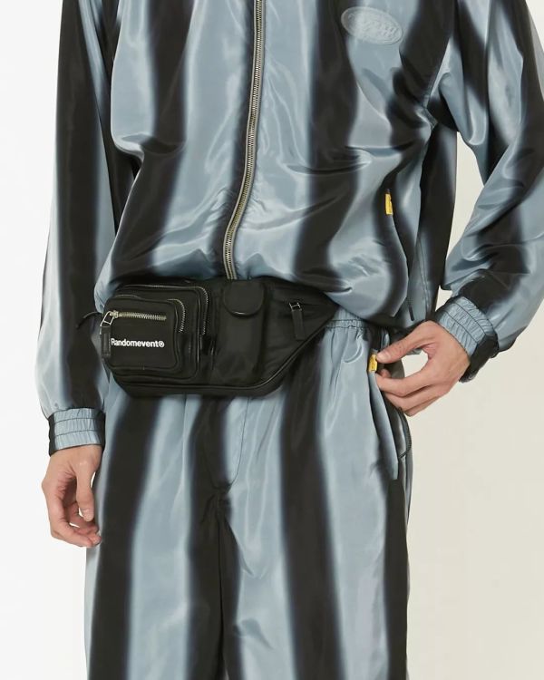 潮闻快食 | Burberry释出AirPods豹纹保护套;Randomevent发布2020春夏LOOKBOOK