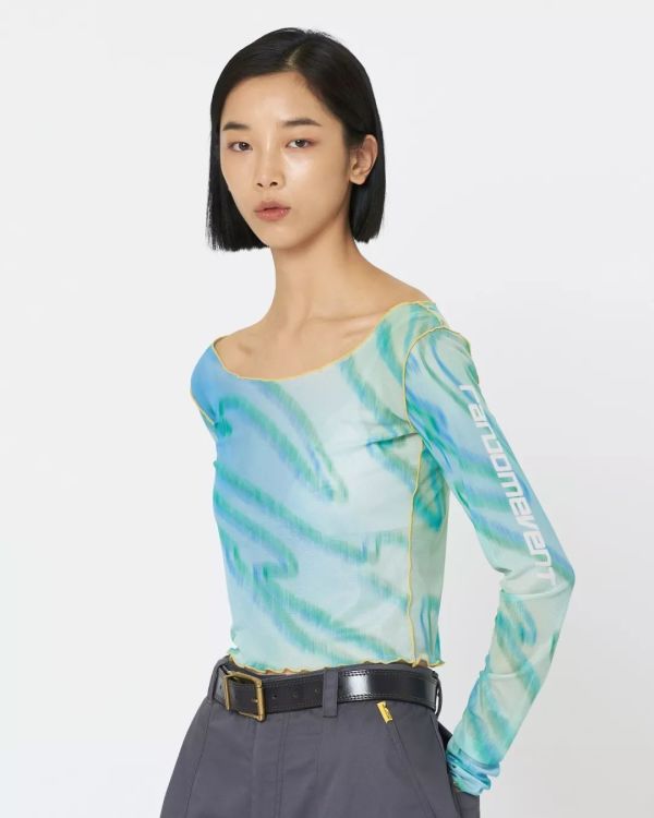 潮闻快食 | Burberry释出AirPods豹纹保护套;Randomevent发布2020春夏LOOKBOOK