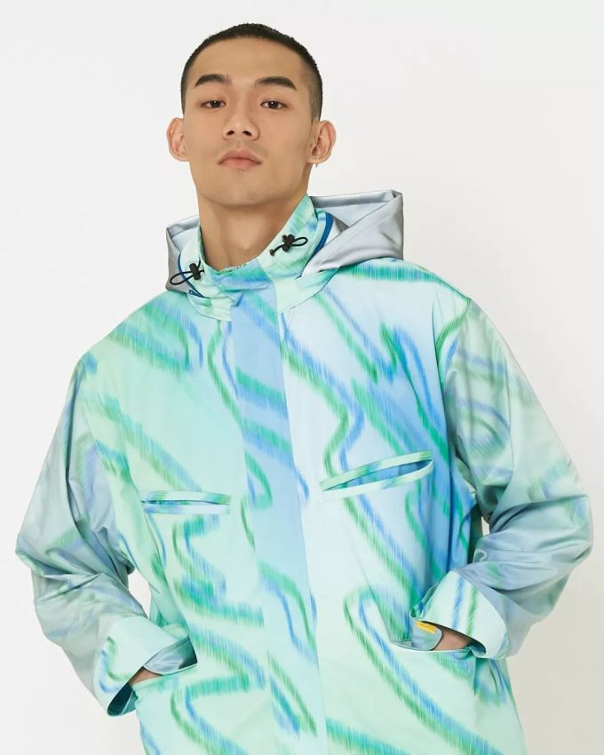 潮闻快食 | Burberry释出AirPods豹纹保护套;Randomevent发布2020春夏LOOKBOOK