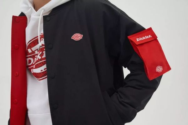 潮闻快食 | Burberry释出AirPods豹纹保护套;Randomevent发布2020春夏LOOKBOOK