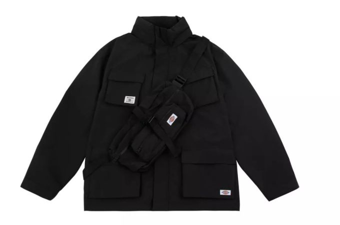 潮闻快食 | Burberry释出AirPods豹纹保护套;Randomevent发布2020春夏LOOKBOOK
