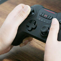 电脑游戏玩家使用北通斯巴达2游戏手柄无线版的心得体会