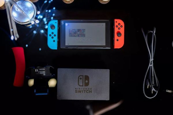 任天堂Switch国行版测评 | 锁服不锁卡,2099元带保修值不值?