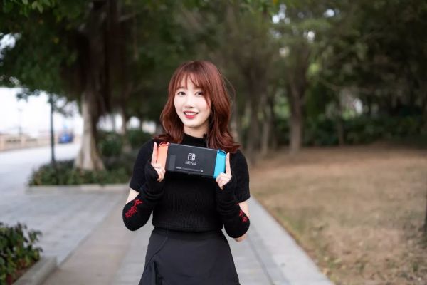 任天堂Switch国行版测评 | 锁服不锁卡,2099元带保修值不值?