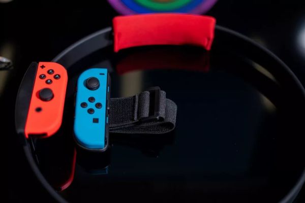 任天堂Switch国行版测评 | 锁服不锁卡,2099元带保修值不值?