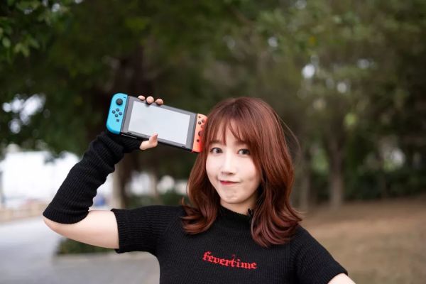 任天堂Switch国行版测评 | 锁服不锁卡,2099元带保修值不值?