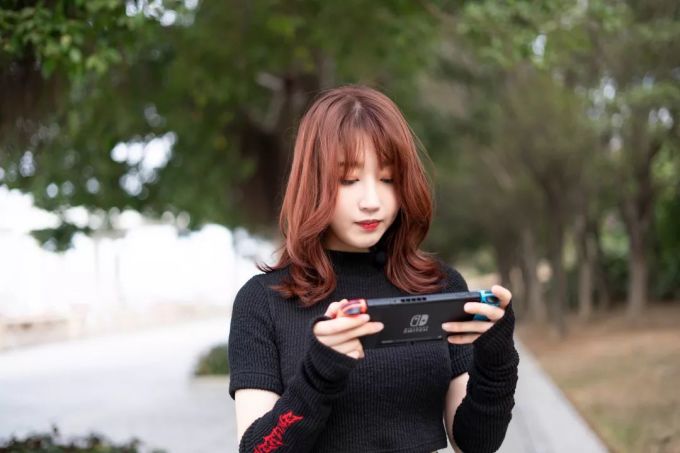 任天堂Switch国行版测评 | 锁服不锁卡,2099元带保修值不值?