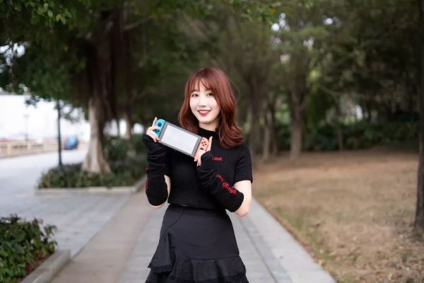 任天堂Switch国行版测评 | 锁服不锁卡,2099元带保修值不值?