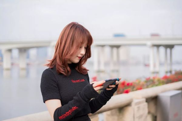 任天堂Switch国行版测评 | 锁服不锁卡,2099元带保修值不值?