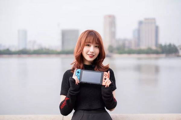 任天堂Switch国行版测评 | 锁服不锁卡,2099元带保修值不值?