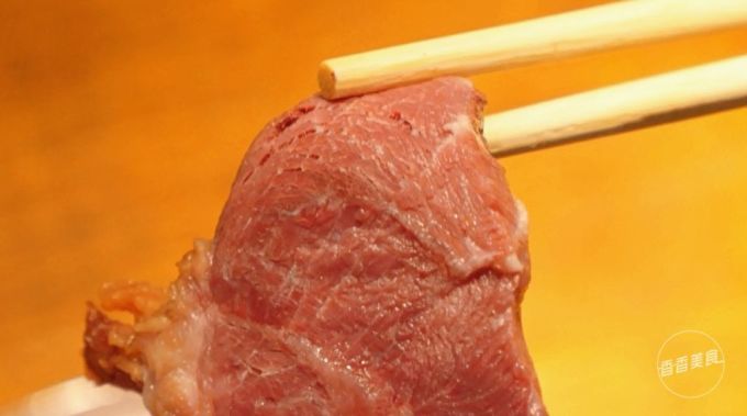 只需一口电饭煲两个步骤,就能轻轻松松搞定卤牛肉
