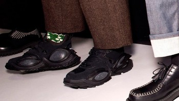 李宁时装化，与NEIL BARRETT推出联名复古运动鞋