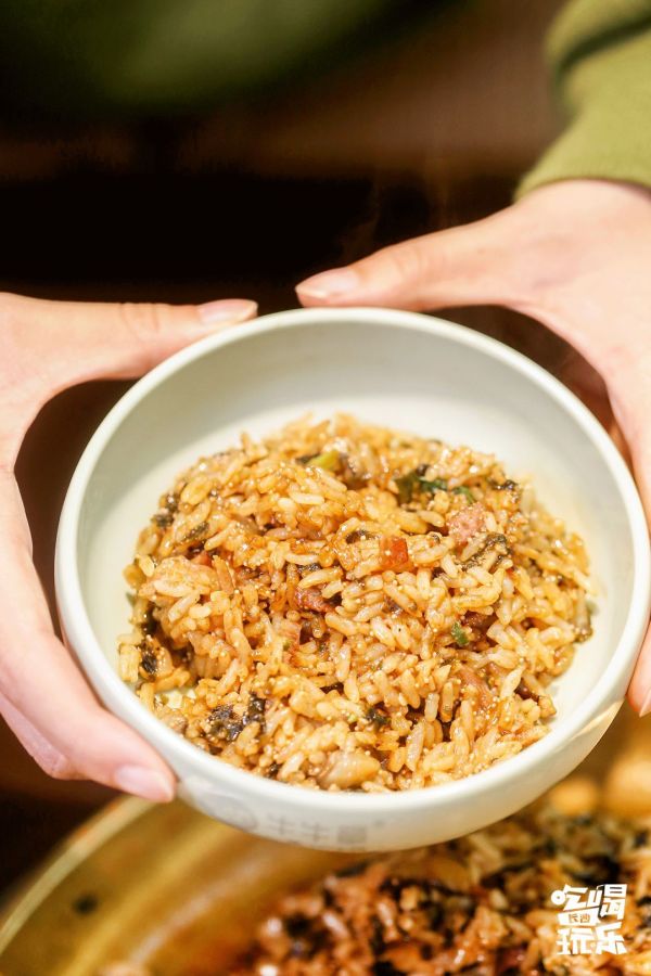 饭比肉好吃?神仙料理1.9折刷爆票圈!开哪火哪的新式水煎肉来高铁吾悦啦~