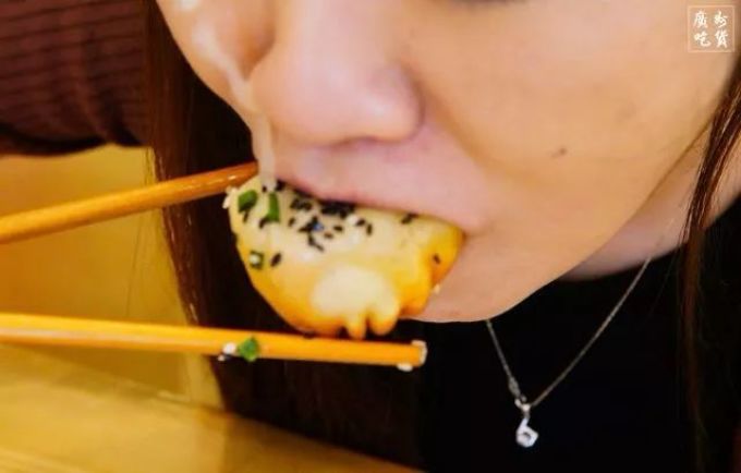 爆汁30CM!广州7款奇葩生煎包你吃过没?