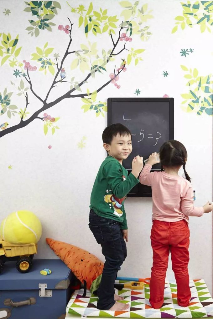 他们只靠宜家爆改,12㎡儿童房双衣柜、双层床都有了,还榨出1㎡游乐场(内附家具清单)
