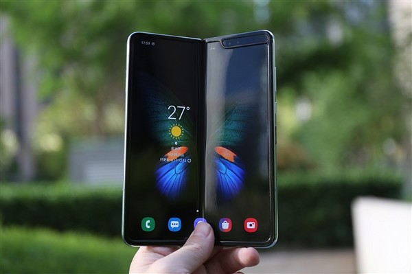 即将普及的售价？三星新一代折叠屏手机 Galaxy Z Flip 有望降至860美元（约6000元）