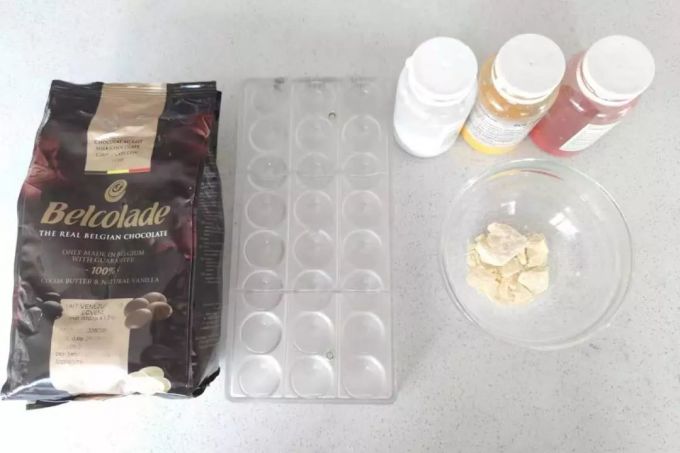 巧克力做的真难看,居然还有这么多人买,主要原因是?