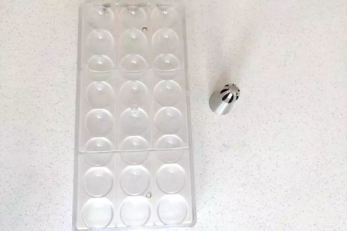 巧克力做的真难看,居然还有这么多人买,主要原因是?