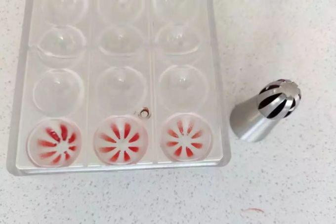 巧克力做的真难看,居然还有这么多人买,主要原因是?