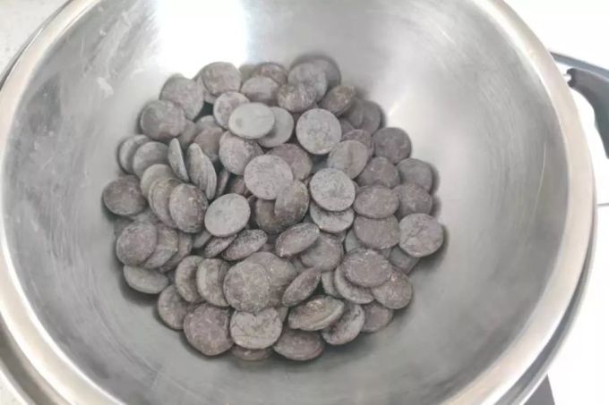 巧克力做的真难看,居然还有这么多人买,主要原因是?
