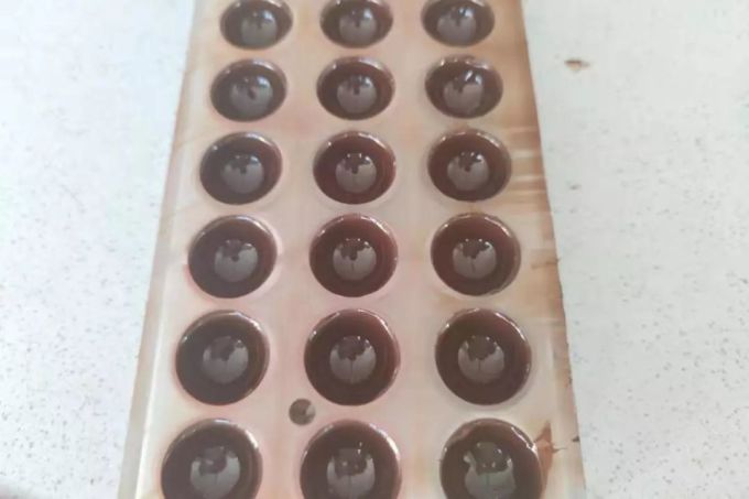 巧克力做的真难看,居然还有这么多人买,主要原因是?