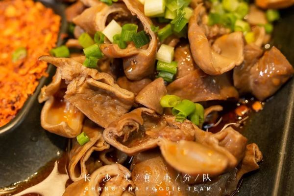 招牌菜品免费吃,无限续!吃完老板还送钱?这家店疯了~