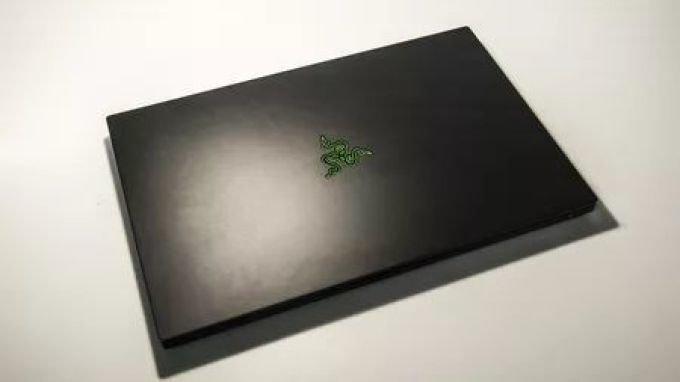 雷蛇灵刃17专业4k版笔记本评测 17寸高性能笔电教科书 笔记本电脑 什么值得买