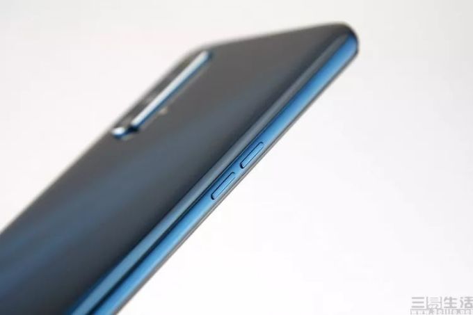 20323529558306.jpg 真我X50 5G评测:背靠5G,追求“真我”风格