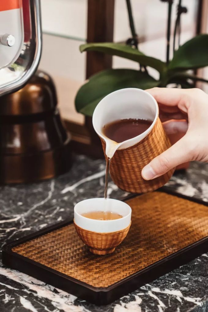 3.jpg 六运小区的这间咖啡店,竟然来自一块石头?