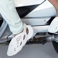 可能是最便宜的YEEZY：adidas 阿迪达斯 YEEZY Foam Runner “洞洞”鞋 春季发售