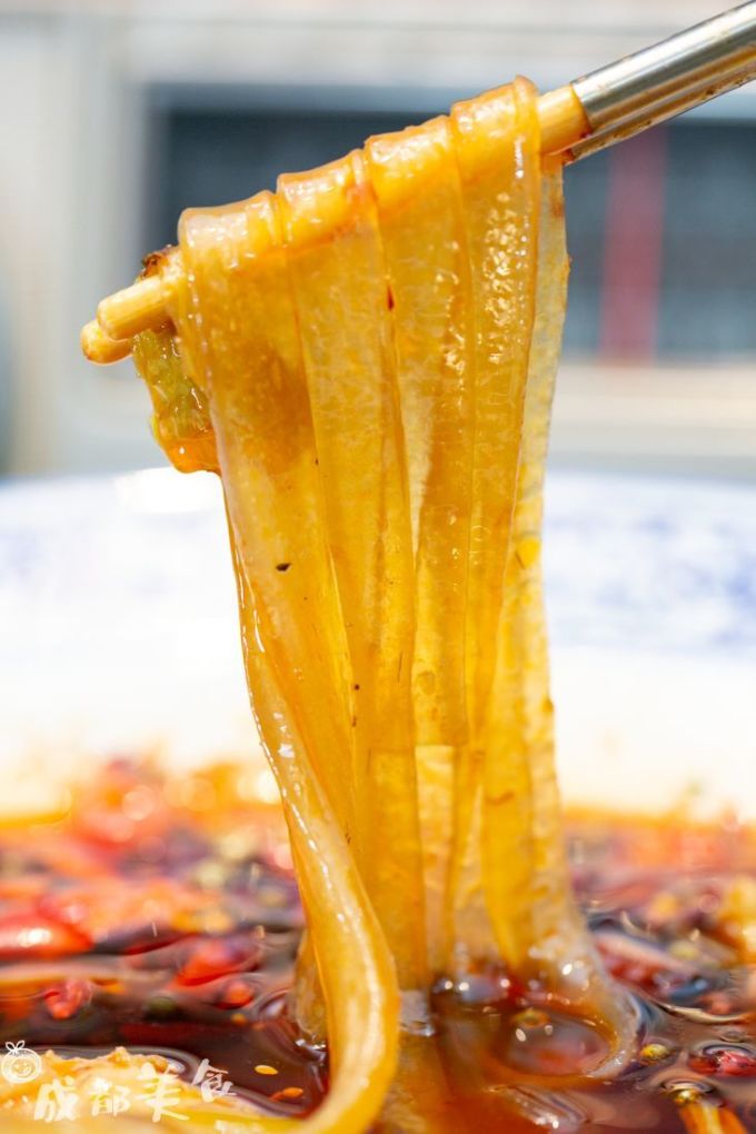 82年的那家耙豌豆肥肠砂锅,又回来了!