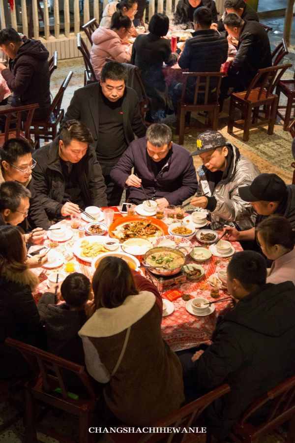 37.gif 长沙惊现农村流水席主题餐厅!土锅土灶带你返璞归真,重拾童年味道~