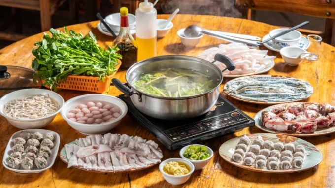 冬季限定的全鱼火锅,想吃赶紧的…