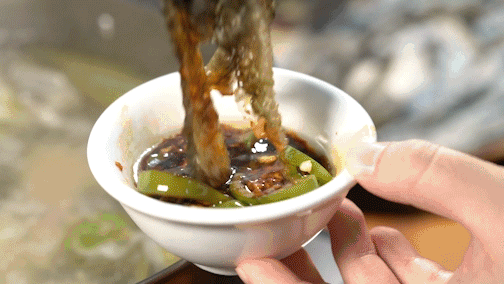 冬季限定的全鱼火锅,想吃赶紧的…