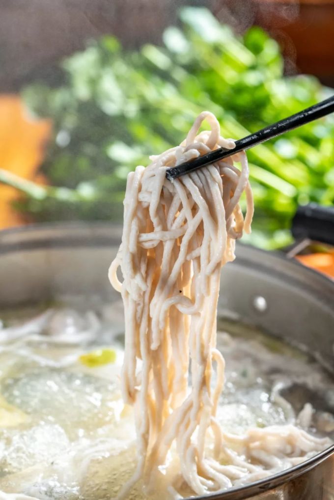 杏福甜品丨椰汁木瓜雪耳糖水.jpg 冬季限定的全鱼火锅,想吃赶紧的…