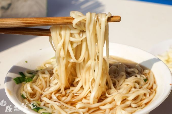 成都出发1h到的洞穴温泉、森林温泉,人均10+打卡周边美食!