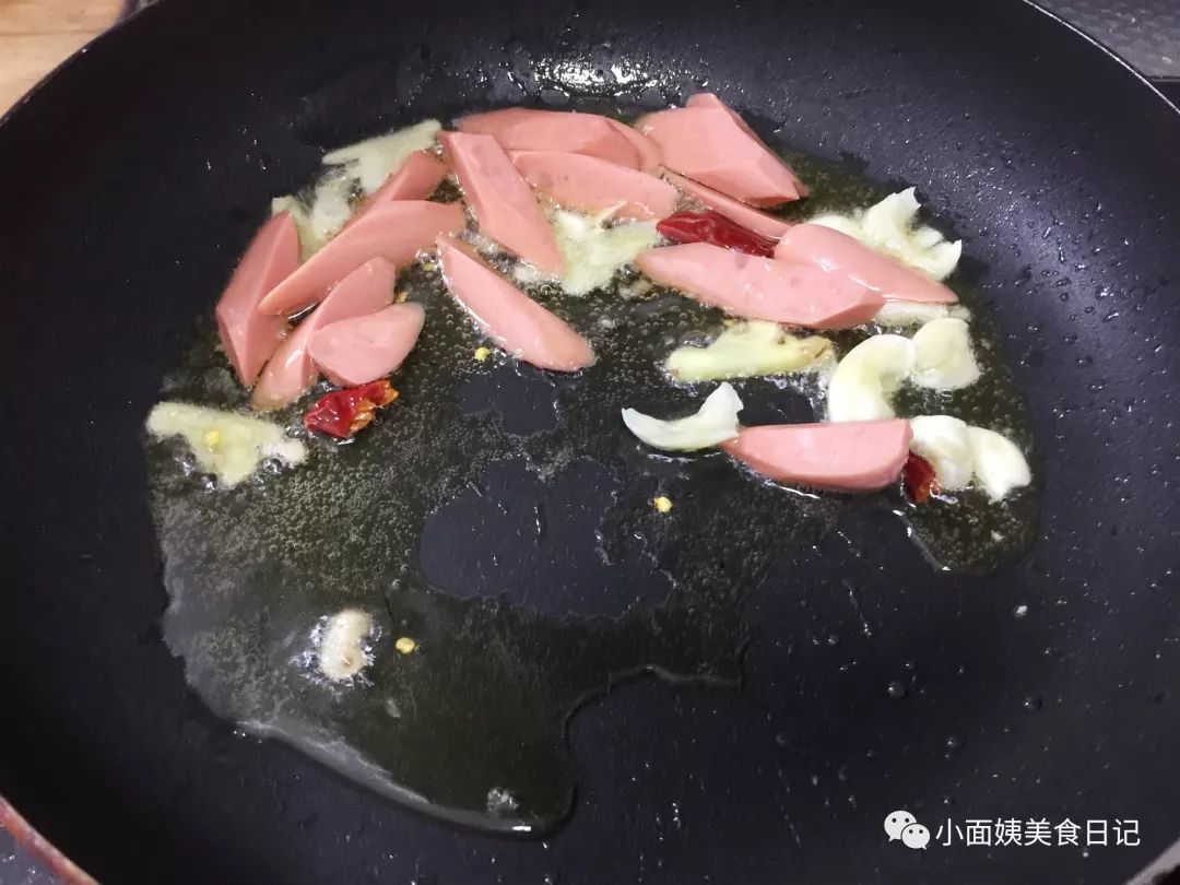 这菜本是今年招待亲戚的压轴菜，结果都来不了，只好自己在家享用 ！