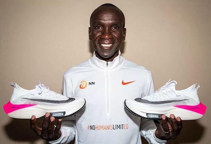 Nike,ZoomX Vaporfly 4%,ZoomX V 摊上事儿了?Nike 「破2」跑鞋将面临国际田联调查! NEXT%通过世界田联认证,碳板跑鞋的春天快马加鞭?| 内有福利