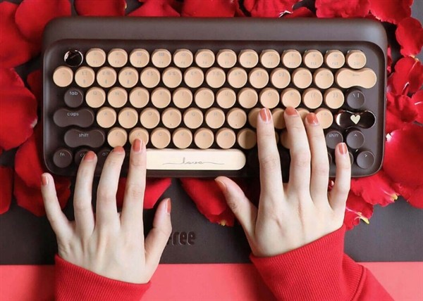 巧克力配色、茶轴轴体：小米有品上架情人节限定款机械键盘