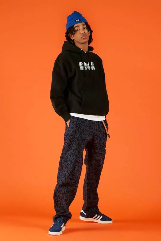 潮闻快食 | J Balvin x Air Jordan 1 曝光,Dior 推出 Oblique 图案 AirPods 保护套