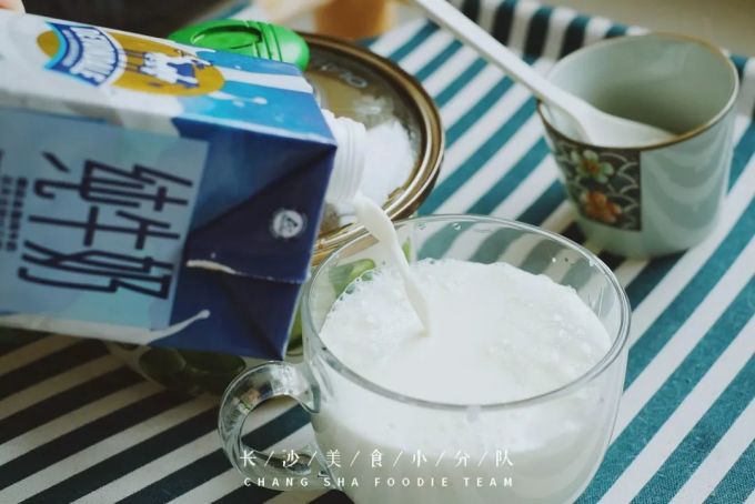别刷手机了,煮个奶茶不香吗?!