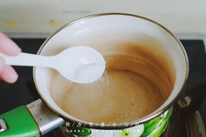 别刷手机了,煮个奶茶不香吗?!