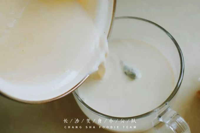 别刷手机了,煮个奶茶不香吗?!