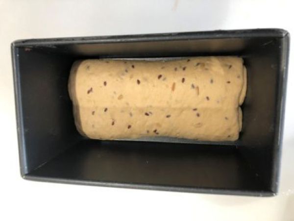 这款高纤黑糖谷物吐司太嫩了,配方主要加了?