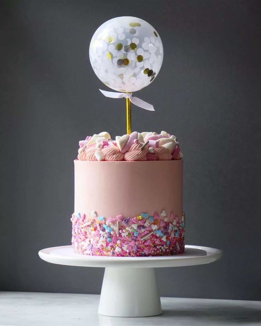 国外的私房蛋糕都用彩糖装饰蛋糕美爆了，6寸的一个卖500元都卖疯了！